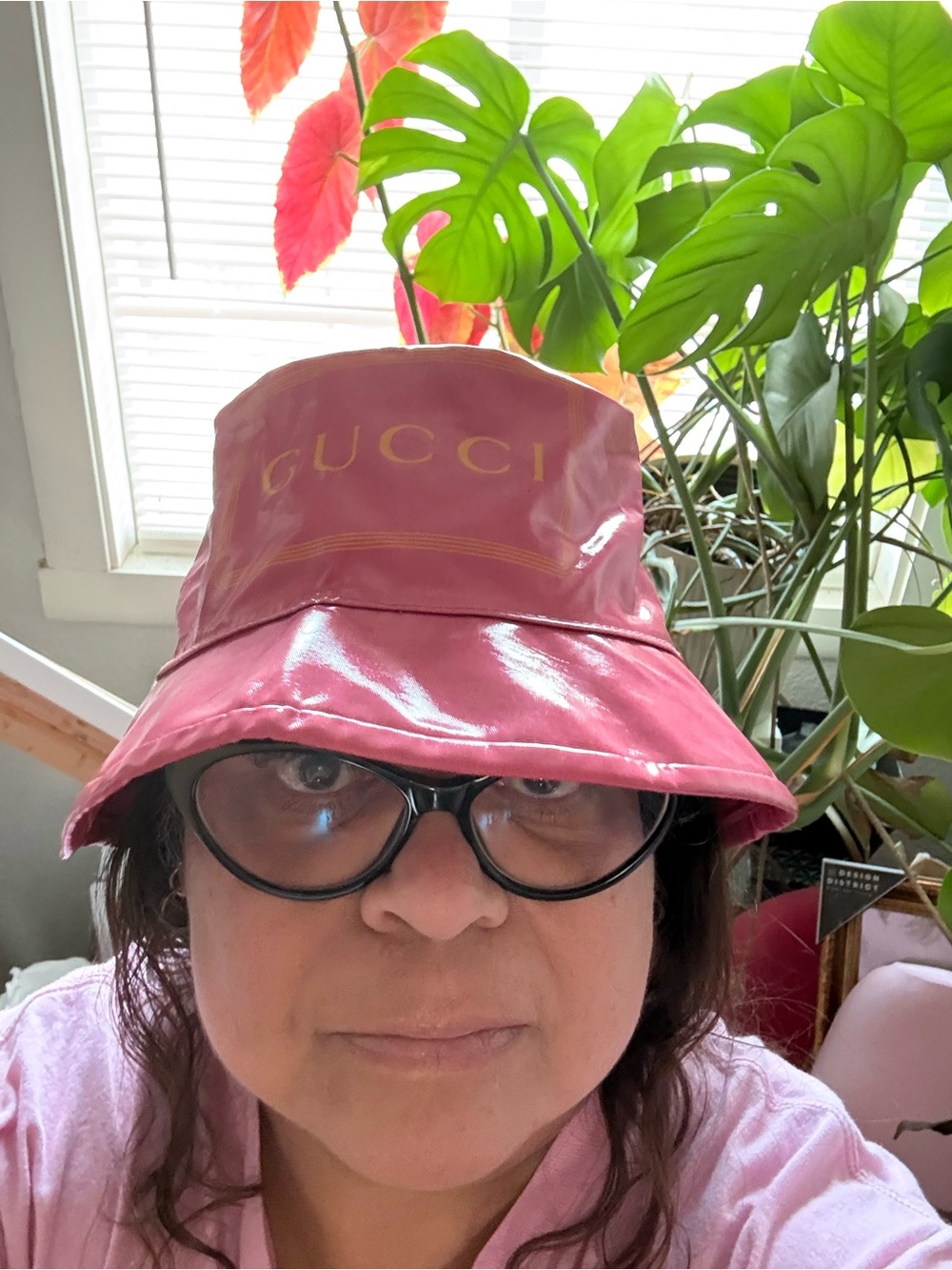 Gucci Pink Logo Patent Bucket Hat - Picture 3 of 4